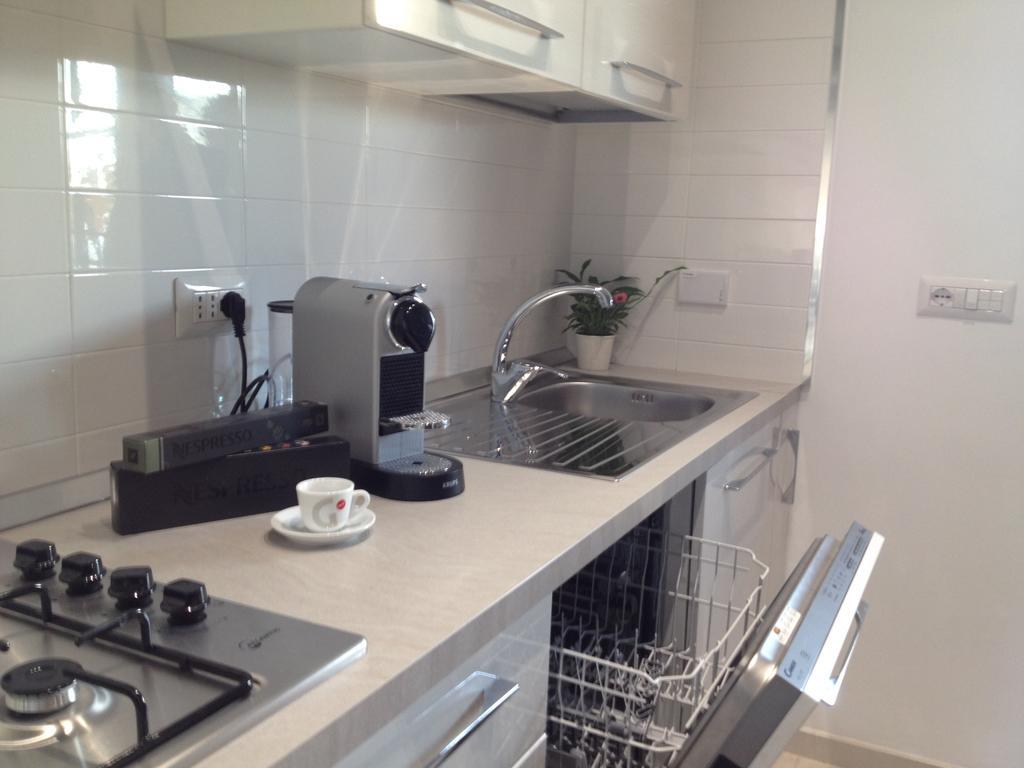 Mary'S Penthouse Apartment ลิโด ดิ ออสเตีย ภายนอก รูปภาพ
