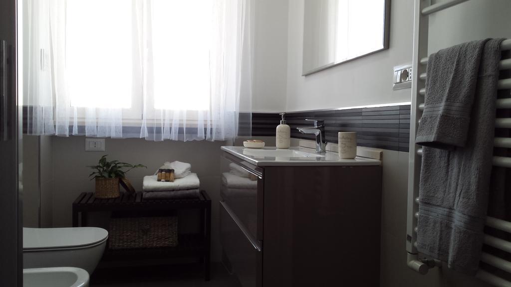 Mary'S Penthouse Apartment ลิโด ดิ ออสเตีย ภายนอก รูปภาพ