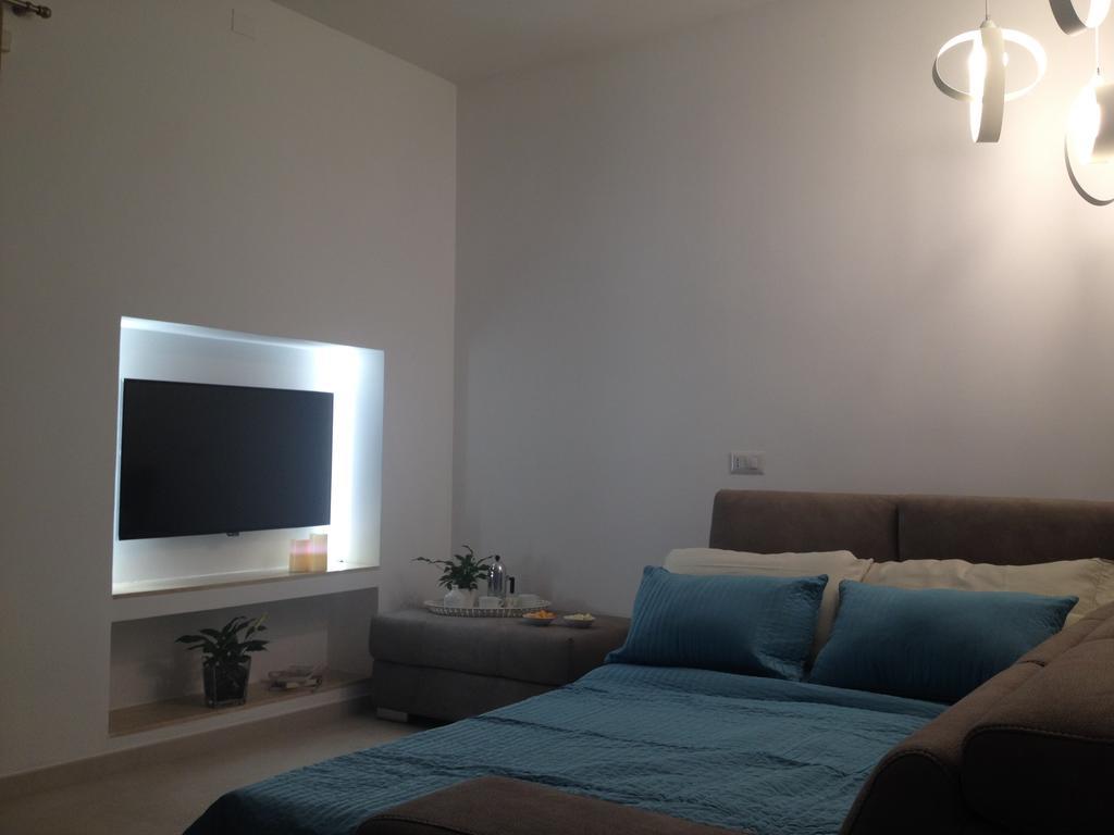 Mary'S Penthouse Apartment ลิโด ดิ ออสเตีย ภายนอก รูปภาพ