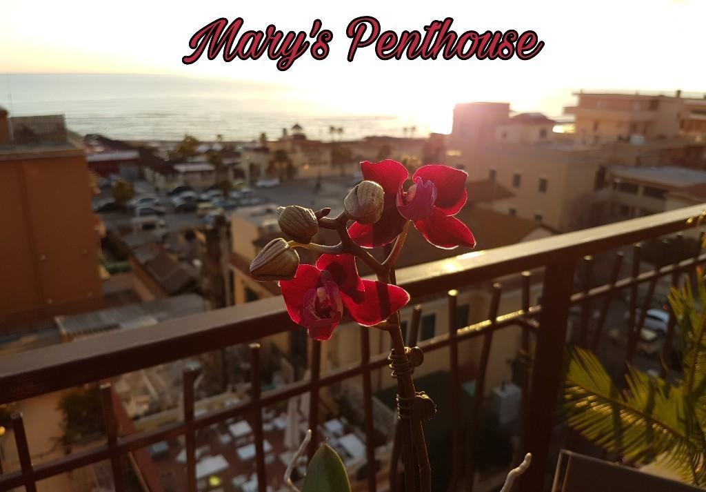 Mary'S Penthouse Apartment ลิโด ดิ ออสเตีย ภายนอก รูปภาพ