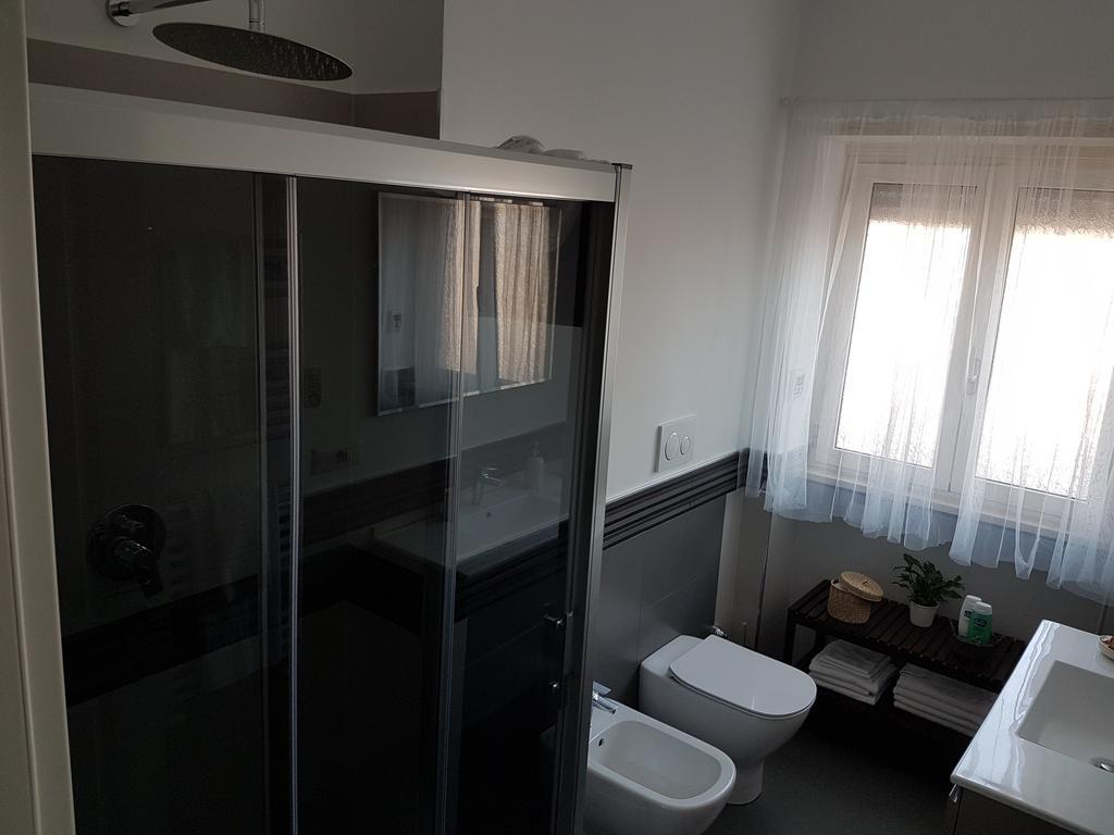 Mary'S Penthouse Apartment ลิโด ดิ ออสเตีย ภายนอก รูปภาพ