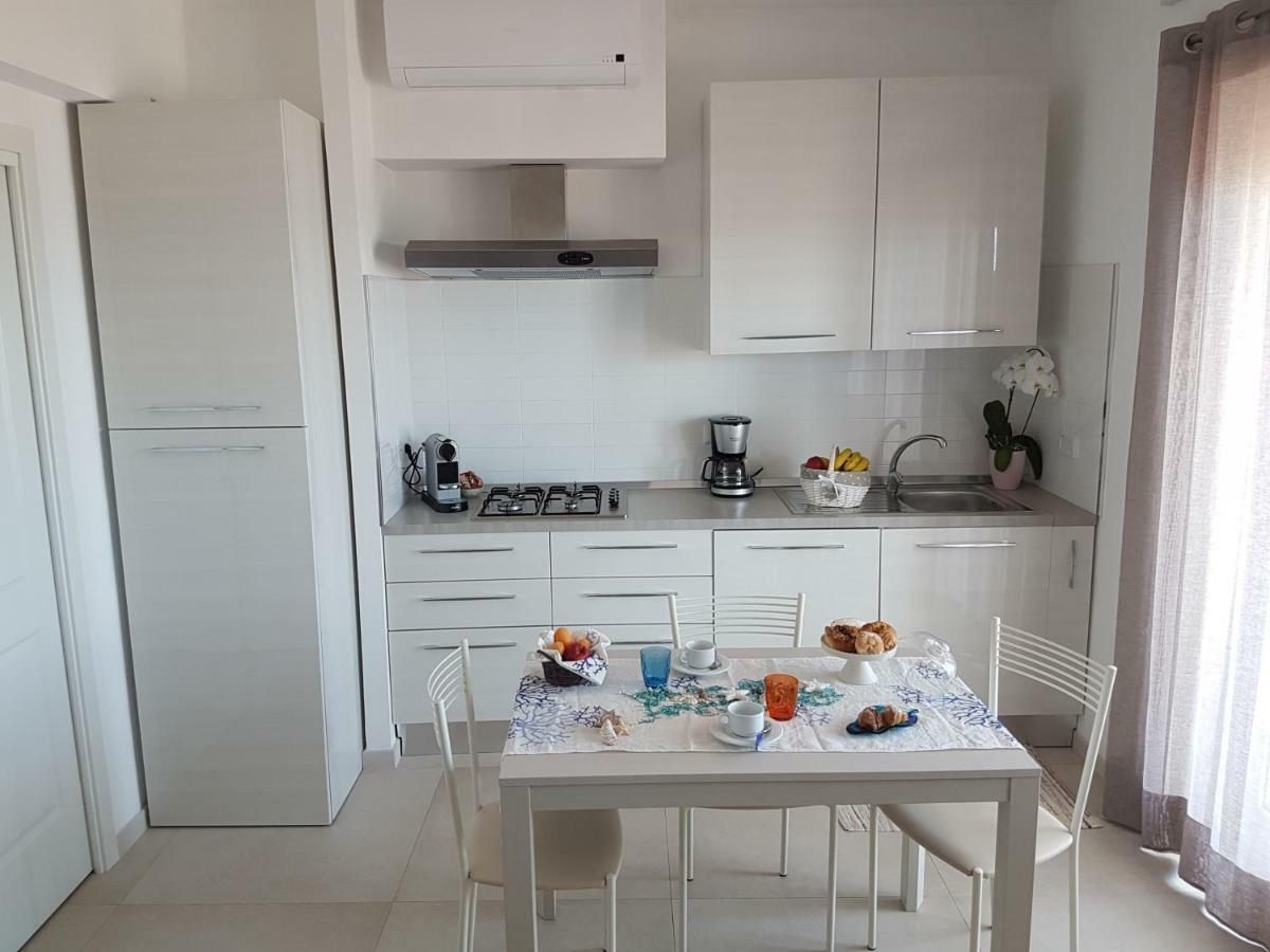 Mary'S Penthouse Apartment ลิโด ดิ ออสเตีย ภายนอก รูปภาพ