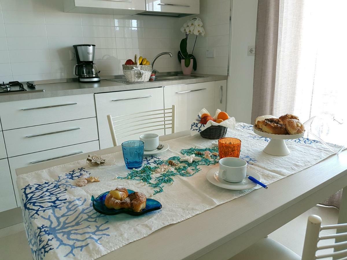Mary'S Penthouse Apartment ลิโด ดิ ออสเตีย ภายนอก รูปภาพ